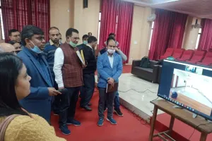 बरेली: विश्वविद्यालय में मंडलायुक्त ने स्मार्ट क्लास का किया निरीक्षण