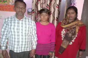 मुरादाबाद: पिता का सहारा बनने के लिए शुरू किया पेपर वितरण