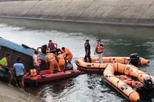 मध्य प्रदेश बस हादसा: चार अधिकारी निलंबित, सर्च अभियान में सेना भी होगी शामिल