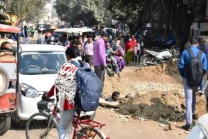 बरेली: शहर में ‘अमृत योजना’ की धीमी रफ्तार जिंदगी में घोल रही जहर