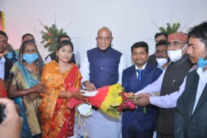 राजनाथ सिंह ने निभाया पिता का फर्ज, गोद लिये बेटे की शादी में पहुंच कर दिया आर्शीवाद