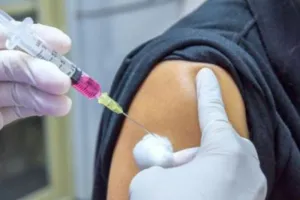 बरेली: जिले में 76.36 प्रतिशत फ्रंटलाइन वर्कर्स को लगा कोरोना का टीका