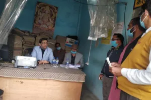 देवरिया: जनसमस्याओं की सुनवाई कर बोले जिलाधिकारी- मौके पर ही निराकरण हो