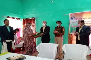 अमरोहा : डीएम व एसपी ने सुहेलदेव की जयंती पर शहीदों के परिजनों को किया सम्मानित