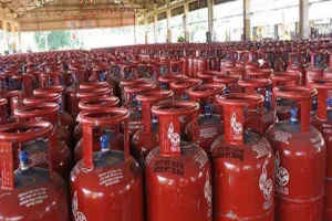 एलपीजी कनेक्शन को लेकर सरकार की बड़ी तैयारी, अगले दो साल में एक करोड़ से अधिक…