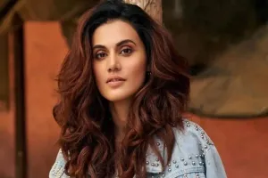 तापसी पन्नू ने शेयर किया ‘लूप लपेटा’ का फर्स्ट लुक, टॉयलेट में बैठी दिखीं एक्ट्रेस