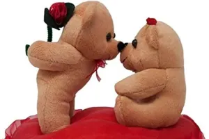 Teddy Day: टैडी बियर की दुनिया है निराली, इसने अपने रंगों में मोहब्बत और नफरत दोनों संभाली