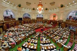 लखनऊ: प्रोटेम सभापति को पद से हटाने को सपा लाई अविश्वास प्रस्ताव, उप सभापति ने लिया ये निर्णय