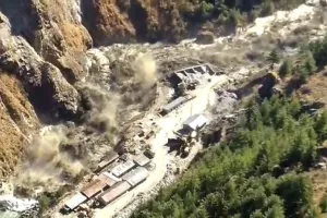 उत्तराखंड में ग्लेशियर टूटने से भारी तबाही, अब तक 10 लोगों की मौत, 150 से ज्यादा लापता
