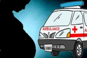 बरेली: एंबुलेंस में ही होने लगी गर्भवती को प्रसव पीड़ा, सड़क किनारे रोक दी गाड़ी और फिर…