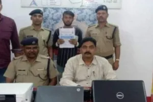 देवरिया: सीआइबी और आरपीएफ की छापेमारी, ई-टिकट धंधेबाज गिरफ्तार