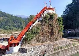 रामनगर: रुड़की से पहुंचे अभियंताओं ने किया गर्जिया मन्दिर का निरीक्षण 