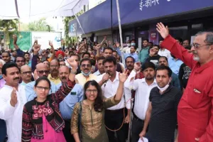 बरेली: बैंकों में हड़ताल, एटीएम हुए खाली, 500 करोड़ रुपये का लेन-देन प्रभावित