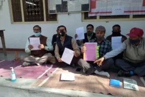 हल्द्वानी: बेमियादी हड़ताल पर गए सैनिक कल्याण एवं पुनर्वास कर्मी