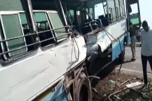 अलीगढ़: दो बसों की भिड़ंत में पांच लोगों की मौत, 25 से अधिक घायल