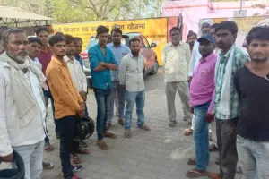 बाराबंकी: छत के कुंडे से लटकता मिला 22 वर्षीय युवक का शव