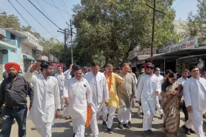 बरेली: पहले साधा भाजपा पर निशाना, फिर कराया नामांकन