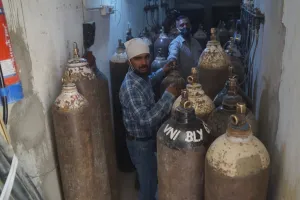 बरेली: हालात खराब, बेड न ऑक्सीजन, कहां जाएं मरीज