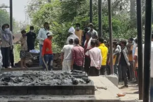 बरेली: दूसरे की तैयार चिता पर जलाया शव, सिटी श्मशान भूमि में हंगामा