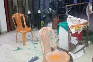 बरेली: संक्रमित मरीज के परिजनों का निजी अस्पताल में हंगामा, तोड़फोड़