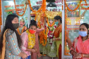 बरेली: भक्तों ने की कालरात्रि की अराधना, कल मनाई जाएगी अष्टमी