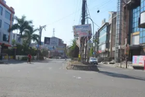 बरेली: वीकेंड लॉकडाउन में सड़कों पर सन्नाटा, मोहल्लों में दिखी रौनक