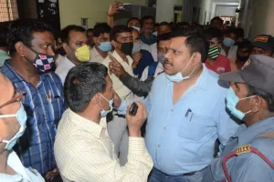 बरेली: विवि में कर्मचारियों के पटल बदलने पर हंगामा, फार्म जमा करने से रोका