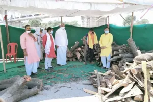 अयोध्या: कोरोना से तबाही… चिता जलाने को लकड़ियों की किल्लत, लकड़ी बैंक करेगा मदद