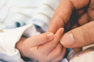 कोरोना ने छीन लिया नवजात से दुनिया देखने का मौका, जन्म से ही थी संक्रमित, मौत