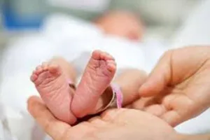 बरेली: साढ़े छह हजार लेकर एएनएम ने कराया टीन शेड में प्रसव, वीडियो वायरल