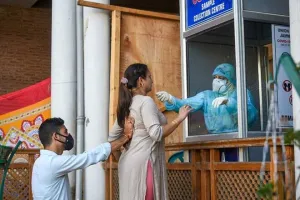 खटीमा: महानगरों से आने वाले 200 प्रवासियों के कोरोना सैंपल लिए