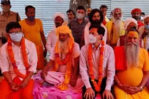 हरिद्वार: कुंभ मेले का समय से पहले समापन को लेकर निरंजनी अखाड़ा और बैरागी अखाड़े आए आमने-सामने