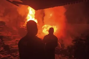 रामनगर: स्टार प्लाईवुड फैक्ट्री में लगी भीषण आग, चार घंटे में पाया काबू