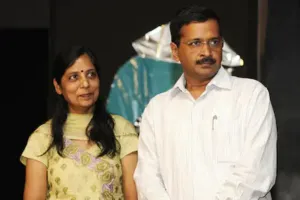 दिल्ली सीएम की पत्नी कोरोना संक्रमित, केजरीवाल ने स्वयं को किया पृथक