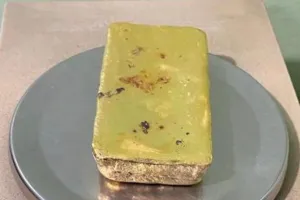 लखनऊ: एयरपोर्ट पर कस्टम विभाग ने पकड़ा एक करोड़ से ज्याद का सोना, तस्करी कर लाई थी महिला