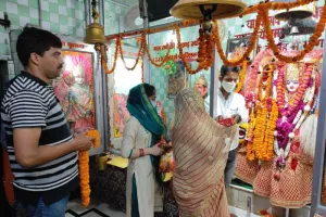 बरेली: नवरात्र के चौथे दिन श्रद्धालुओं ने की मां कुष्मांडा की पूजा