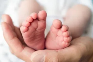 वाराणसी: निगेटिव महिला ने कोविड पॉजिटिव बच्ची को जन्म दिया, रिपोर्ट देखकर डॉक्टर हैरान