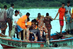 बांग्लादेश में नौका पलटी, 26 की मौत