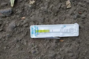 हल्द्वानी: आखिर बेस अस्पताल से कैसे बाहर आ गईं इस्तेमाल की गईं एंटीजन किटें?