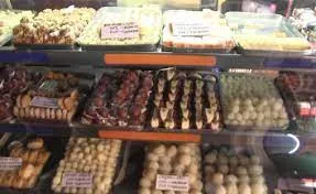 बाजपुर: कोविड कर्फ्यू में मिठाई की दुकान मिली खुली, पुलिस ने किया गिरफ्तार