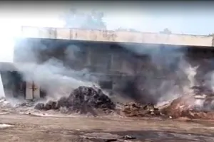 कन्नौज: अगरबत्ती फैक्ट्री में शार्ट सर्किट से लगी आग,चार कर्मचारी बुरी तरह झुलसे