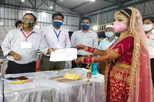 रामपुर पंचायत चुनाव: वरमाला छोड़ जीत का सर्टिफिकेट लेने मतगणना स्थल पहुंची दुल्हन