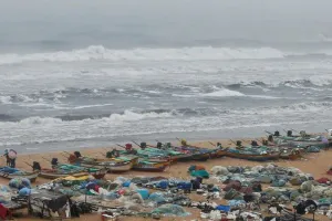 ‘ताऊ ते’ का कहर: बंबई हाई तेल क्षेत्र के पास समुद्र में बहा बजरा, सैकड़ों लोग थे सवार