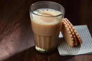 International Tea DAY: यारों की महफिल हो या दिन की थकान, चाय की चुस्की से बन जाती है बात, जानिए क्या चाय का इतिहास?