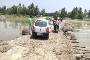 अमरोहा : लॉकडाउन में लॉक हो गया 6 करोड़ से बनने वाला पुल, 25 किमी दूरी अतिरिक्त तय कर रहे लोग