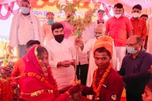 अयोध्या: सामूहिक विवाह में 151 जोडों थामा एक-दूजे का हाथ, साथ रहने का लिया संकल्प