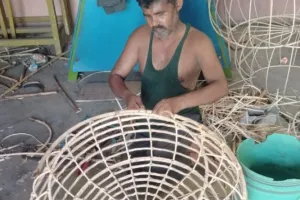 बरेली: हजारों कारीगरों के सामने रोजी-रोटी का संकट गहराया, बांस और बेंत के 30 कारखाने बंद