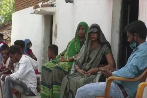 महोबा: दलित महिला प्रधान के साथ दबंगों ने की बदसलूकी, दस लोगों पर केस दर्ज