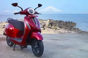 14 साल बाद सड़कों पर फर्राटा भरेगा Bajaj चेतक, इस साल सितंबर तक आने की उम्मीद, ये हैं खास फीचर