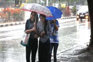 मानसून की आहट ने बदला मौसम, कहीं धूप तो कहीं झमाझम बारिश के साथ हुई सुबह